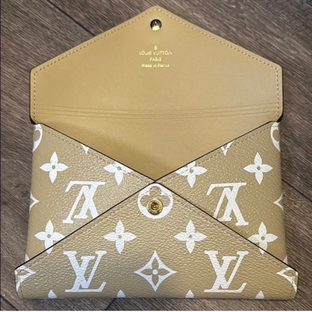 Louis Vuitton Beige Kirigami Monogram Giant Medium Pochette Limited Edition